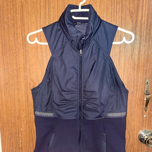 Women’s LuluLemon Reflective Athletic Vest - Picture 1 of 6